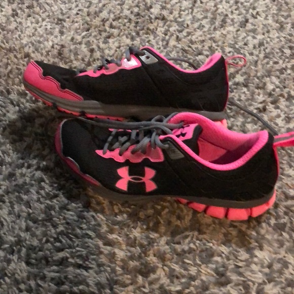 Under armor shoes - Picture 4 of 6